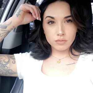 Meet your Posher, Caitlin